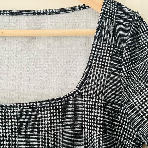 Square Neck Top - Picture 2 of 4